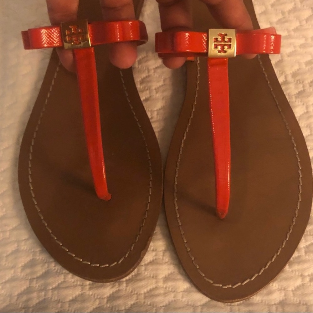 Tory Burch Patent Leather Orange Leighanne Bow Thong size 9 EUC - Picture 2 of 6